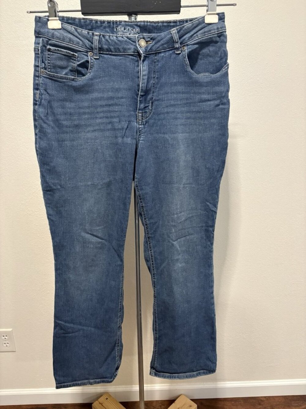 Maurices Jeans Mid Rise Curvy Women 16 34X29 Embroidered Stretch